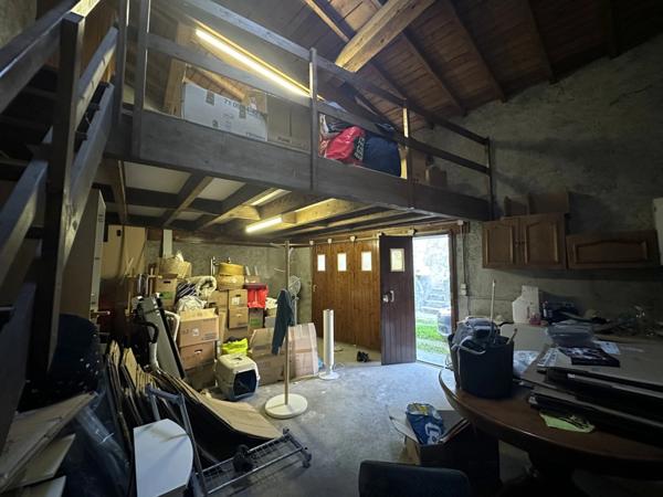 Maison de bourg 60m² 3 pièces avec garage et dépendances/cour à Pont-du-Château