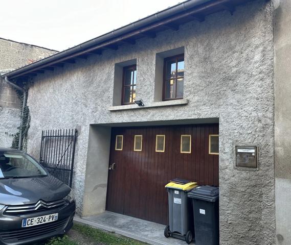 Maison de bourg 60m² 3 pièces avec garage et dépendances/cour à Pont-du-Château