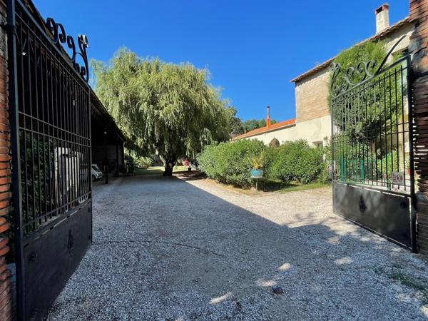 Mas 8 pièces 330 m2 avec piscine