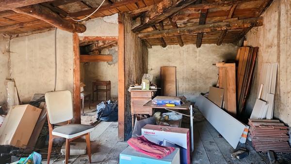 Maison de village + terrasse + garage et dépendances à Vertaizon