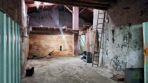 Maison de village + terrasse + garage et dépendances à Vertaizon