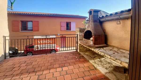 Maison de village + terrasse + garage et dépendances à Vertaizon