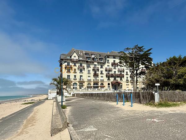 Vente
                Appartement38,1 m² - 2 Pièces -
                    DONVILLE LES BAINS (50350)