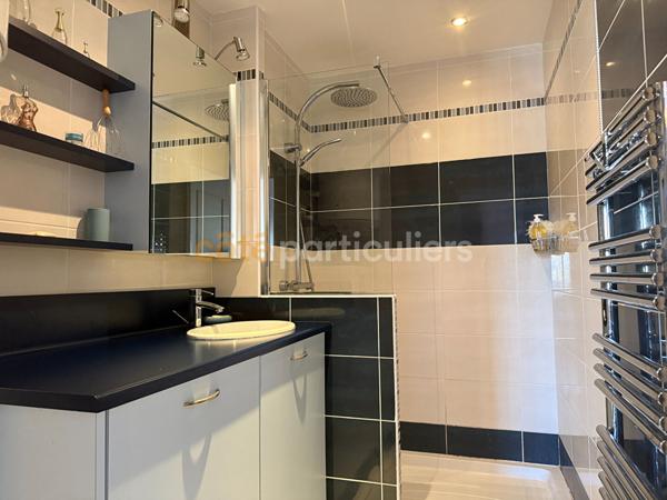 Vente
                Appartement38,1 m² - 2 Pièces -
                    DONVILLE LES BAINS (50350)
