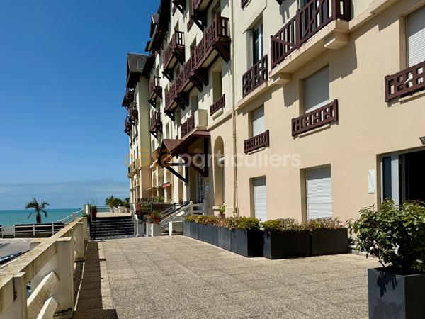 Vente
                Appartement38,1 m² - 2 Pièces -
                    DONVILLE LES BAINS (50350)