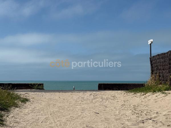Vente
                Appartement38,1 m² - 2 Pièces -
                    DONVILLE LES BAINS (50350)