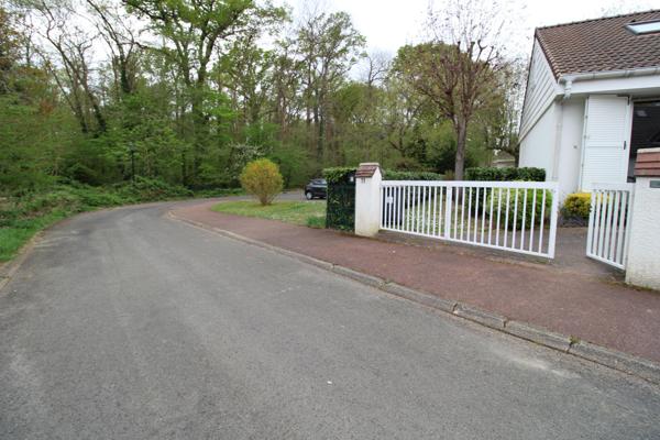 VERNEUIL SUR SEINE - LES CLAIRIERES - MAISON 136 M² - 5 CHAMBRES - TERRAIN 429 M² - TERRASSE - GARAGE - SOUS-SOL TOTAL -