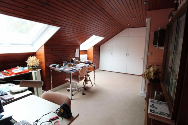 VERNEUIL SUR SEINE - LES CLAIRIERES - MAISON 136 M² - 5 CHAMBRES - TERRAIN 429 M² - TERRASSE - GARAGE - SOUS-SOL TOTAL -