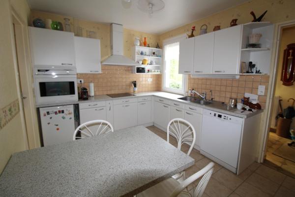 VERNEUIL SUR SEINE - LES CLAIRIERES - MAISON 136 M² - 5 CHAMBRES - TERRAIN 429 M² - TERRASSE - GARAGE - SOUS-SOL TOTAL -