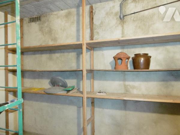 Maison d'habitation PP idéalement située avec 3 chambres, grand séjour-salon garage, jardin.