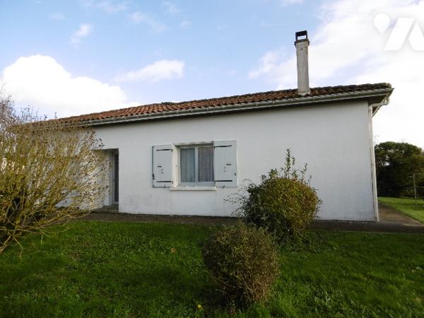 Maison d'habitation PP idéalement située avec 3 chambres, grand séjour-salon garage, jardin.