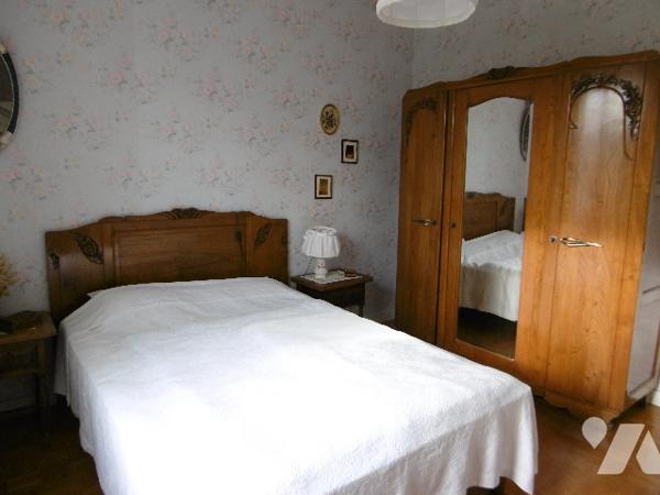 Maison d'habitation PP idéalement située avec 3 chambres, grand séjour-salon garage, jardin.