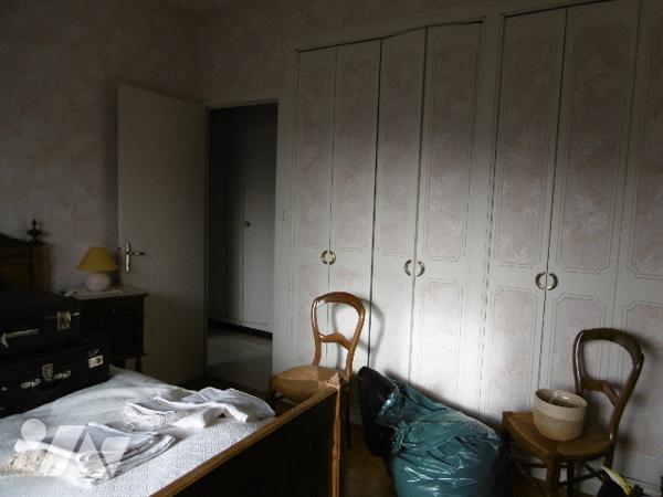 Maison d'habitation PP idéalement située avec 3 chambres, grand séjour-salon garage, jardin.