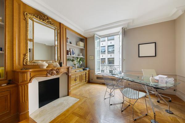 Paris (75007) Rue des Saints-Pères 4 pièces 93m²