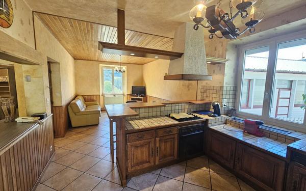 Maison à vendre    6 pièces •  Balsièges