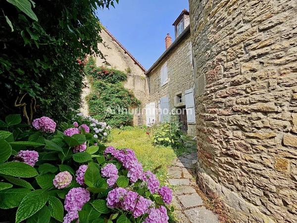 Vente Maison 11 pièces 273 m2 à Arlay