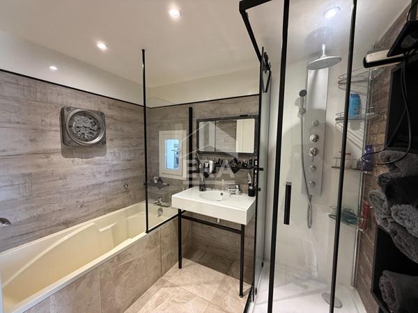 A VENDRE SAINT MAXIMIN LA SAINTE BAUME MAISON T6  DE 145 M² SUR 5000 M² DE JARDIN GARAGE PISCINE SPA CUISINE ETE