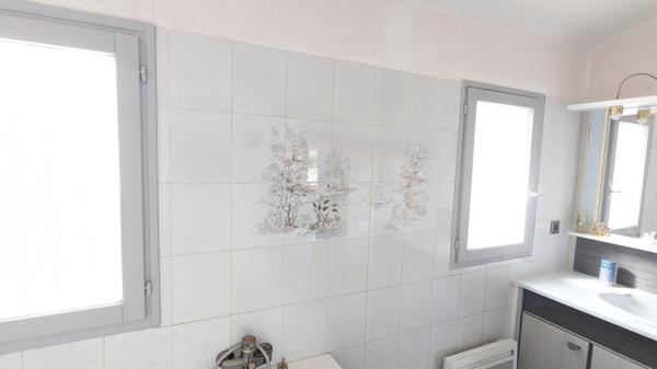 Agréable  Maison de ville jardin garage au calme .