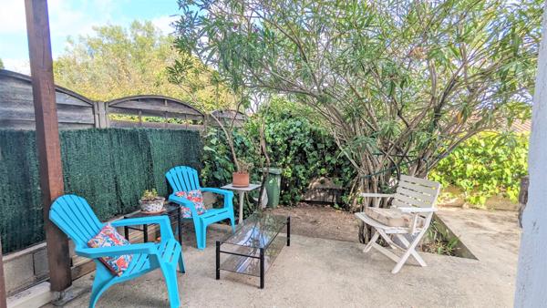 Agréable  Maison de ville jardin garage au calme .