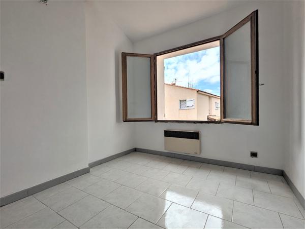 Agréable  Maison de ville jardin garage au calme .