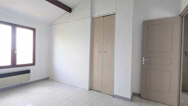 Agréable  Maison de ville jardin garage au calme .