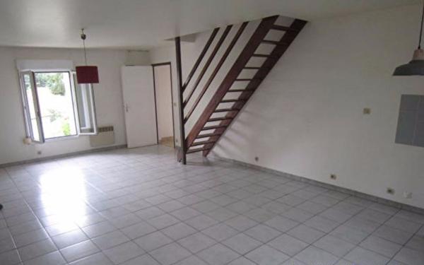 Appartement à louer    2 pièces •  May-en-Multien