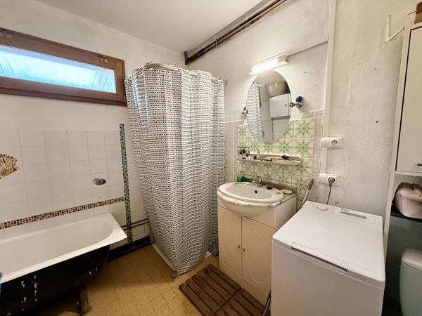 LE MAS D'AZIL : MAISON DE VILLAGE T3 AVEC JARDIN A RAFRAICHIR