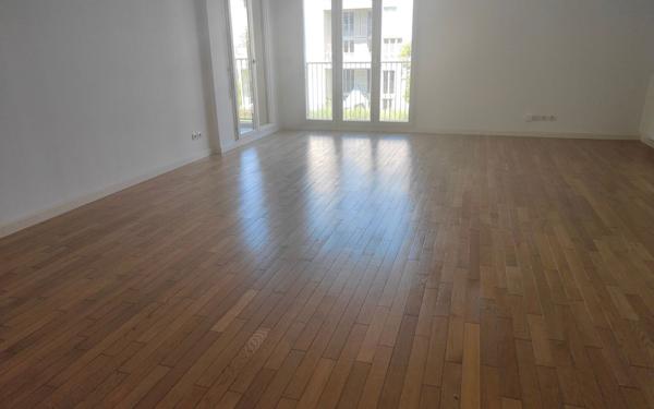 Appartement à louer    4 pièces •  Bordeaux