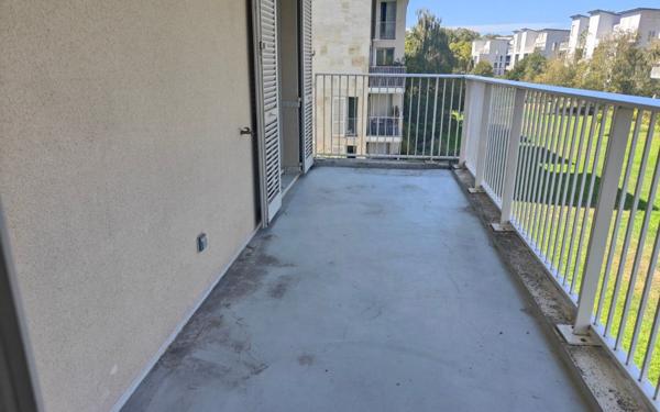 Appartement à louer    4 pièces •  Bordeaux