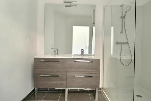 À vendre : Appartement 4 pièces avec vue sur la Tour Eiffel à Saint Denis