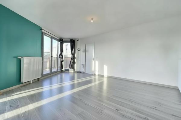 À vendre : Appartement 4 pièces avec vue sur la Tour Eiffel à Saint Denis