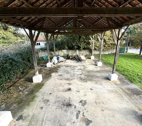 Grande maison récente de 320 m² sur un terrain de 2392 m2 avec partie constructible pour une seconde maison indépendante