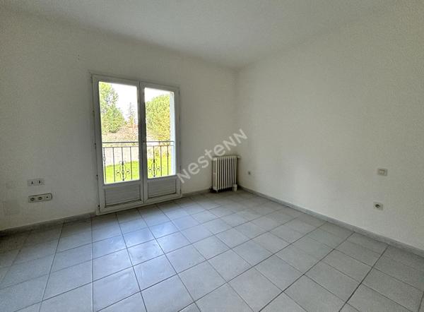 Grande maison récente de 320 m² sur un terrain de 2392 m2 avec partie constructible pour une seconde maison indépendante