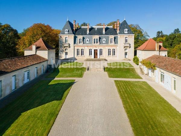 Château de Rêve au Cœur de la Gascogne : Un Trésor Historique avec Vue sur les Pyrénées