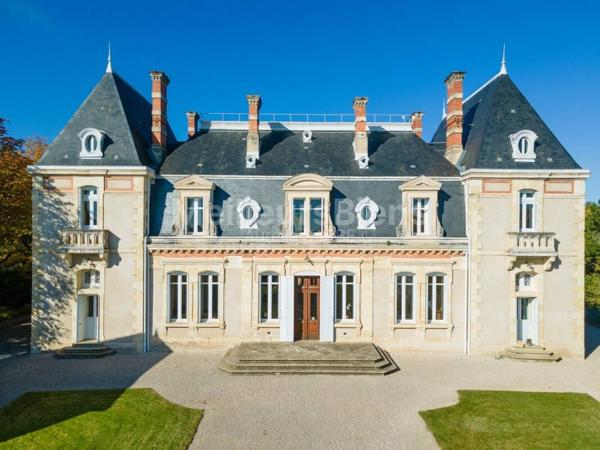 Château de Rêve au Cœur de la Gascogne : Un Trésor Historique avec Vue sur les Pyrénées