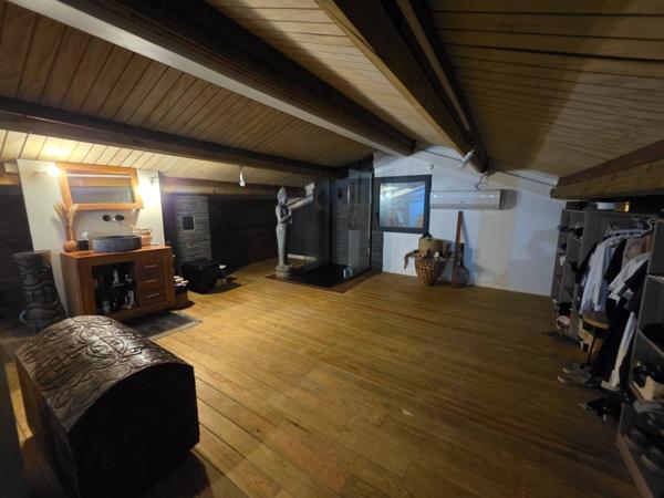 Villa 5 chambres + 2 F2 indépendants sur plus de 2400 m² de terrain