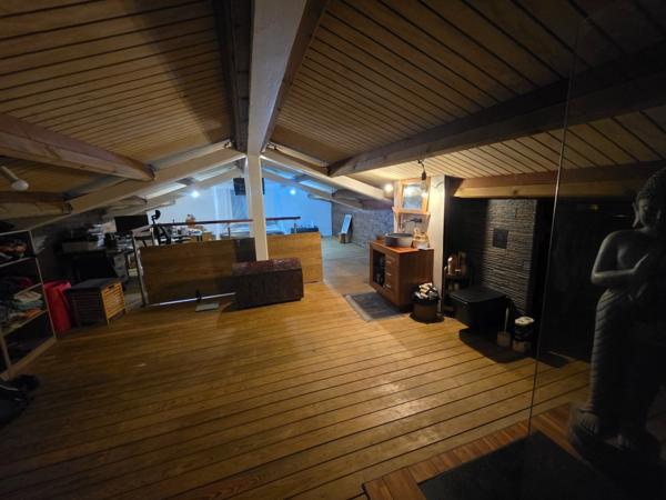 Villa 5 chambres + 2 F2 indépendants sur plus de 2400 m² de terrain