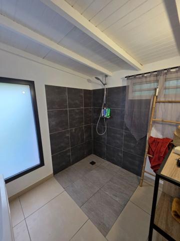 Villa 5 chambres + 2 F2 indépendants sur plus de 2400 m² de terrain