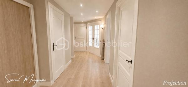 🏡✨ NOUVEAUTÉ EN EXCLUSIVITÉ 
                BRUAY-LA-BUISSIÈRE ✨🏡

💎 TRÈS BELLE OPPORTUNITÉ EN PLEIN CŒUR DU CENTRE-VILLE !

📍 Appartement de 103 m² 

Vous recherchez un appartement spacieux, idéalement situé et offrant de nombreuses possibilités d'aménagement ?
Ce bien saura vous séduire par ses volumes, son potentiel et son emplacement privilégié,
à proximité immédiate des commerces et de toutes les commodités.

✨ Il se compose de :
🚪 Une entrée spacieuse desservant les différentes pièces de l'appartement
🛋️ Un salon séjour de 30 m² avec accès terrasse
✨ Possibilité d'agrandir la pièce de vie pour obtenir un superbe salon séjour d'environ 40 m²
🍽️ Une cuisine équipée avec accès terrasse
🛏️ Une suite parentale de 13 m² avec sa salle d'eau
🛏️ Une chambre de 9 m²
🛏️ Une belle chambre de 15 m² avec dressing
💡 Possibilité de conserver une quatrième chambre de 12 m² selon la configuration choisie
🚿 Une seconde salle d'eau
🚽 Un WC indépendant
👗 De nombreux placards et espaces de rangement, dont un dressing

☀️ Un extérieur en plein centre-ville !
🌿 Une terrasse, véritable atout pour profiter des beaux jours.

⚙️ Côté confort :
🔥 Chauffage au gaz
🪟 Menuiseries double vitrage
⚡ Volets électriques
🌐 Fibre
🚗 Une place de stationnement privative et sécurisée
📦 Une cave

🔐 Une résidence sécurisée :
📹 Surveillance par caméra
🔢 Accès par digicode
🛗 Ascenseur
🏢 Appartement situé au 1er étage

💶 Copropriété et informations financières :
💰 Charges de copropriété : 1 670 €
🏡 Taxe foncière : 1 918 €
✅ Aucune procédure en cours au sein de la copropriété

💡 Le véritable atout de cet appartement ? Sa modularité ! Vous pouvez privilégier une configuration
 allant jusqu'à 4 chambres, ou choisir d'agrandir votre espace de vie pour profiter d'un magnifique salon séjour d'environ 40 m².

🏙️ 103 m² en plein centre-ville, une terrasse, un stationnement privatif, une cave, un ascenseur et toutes les commodités à proximité : 
un ensemble particulièrement intéressant aussi bien pour une résidence principale que pour un investissement immobilier.

💙 Cet appartement offre un excellent rapport surface/prix et un très beau potentiel !

📞 Une visite s'impose ! Contactez moi pour découvrir les différentes possibilités qu'offre cet appartement et vous projeter dans votre futur projet.