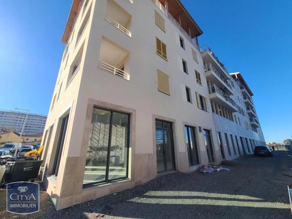 Local commercial à louer 92.59m²