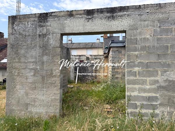 Terrain à bâtir avec murs de bâti  - Centre-Bourg Changé (72)