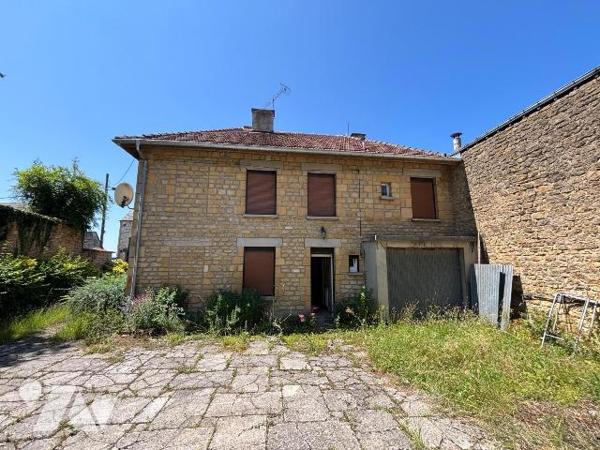Nouveau mandat, maison de village à rénover située sur la commune de Chemery/Chehery composé co...