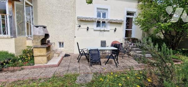 LES RICEYS Maison d'habitation d'une surface d'environ 170m² avec jardin clos.