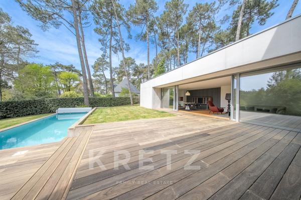 Villa d'architecte ultra-sécurisée au coeur du Bois de Vincin