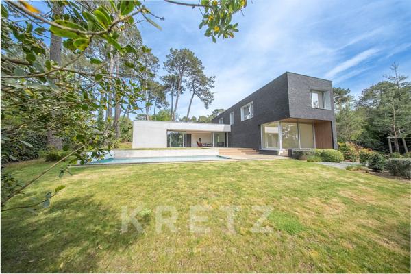 Villa d'architecte ultra-sécurisée au coeur du Bois de Vincin