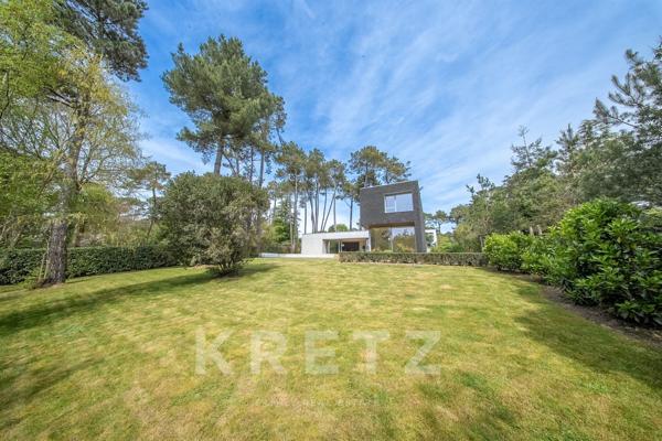 Villa d'architecte ultra-sécurisée au coeur du Bois de Vincin