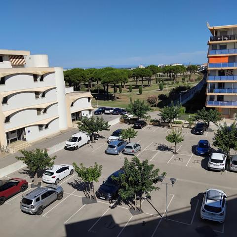 APPARTEMENT AVEC PETITE VUE MER, BALCON ET PARKING PRIVATIF Le Grau-du-Roi (30240)