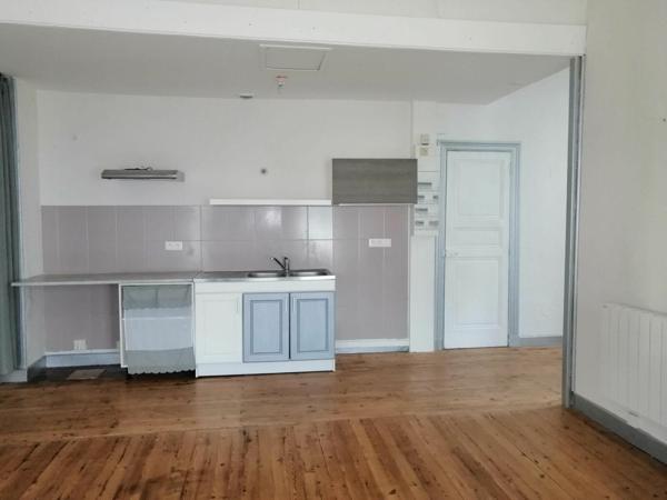 Appartement à louer    3 pièces • 77,18 m2    Thénac