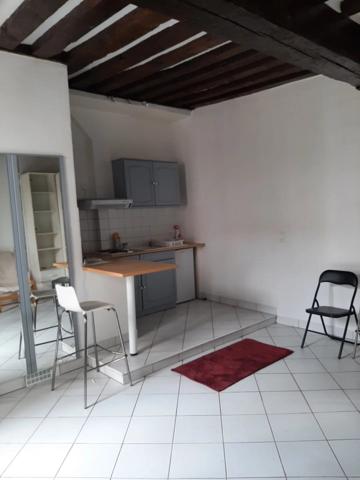 Location                                                      Appartement
                        
                     1 pièces                      26 m2                     à Paris 5