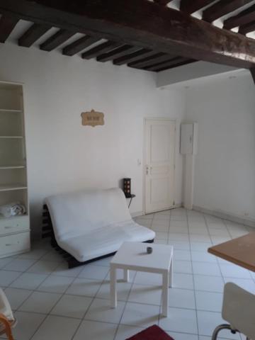 Location                                                      Appartement
                        
                     1 pièces                      26 m2                     à Paris 5
